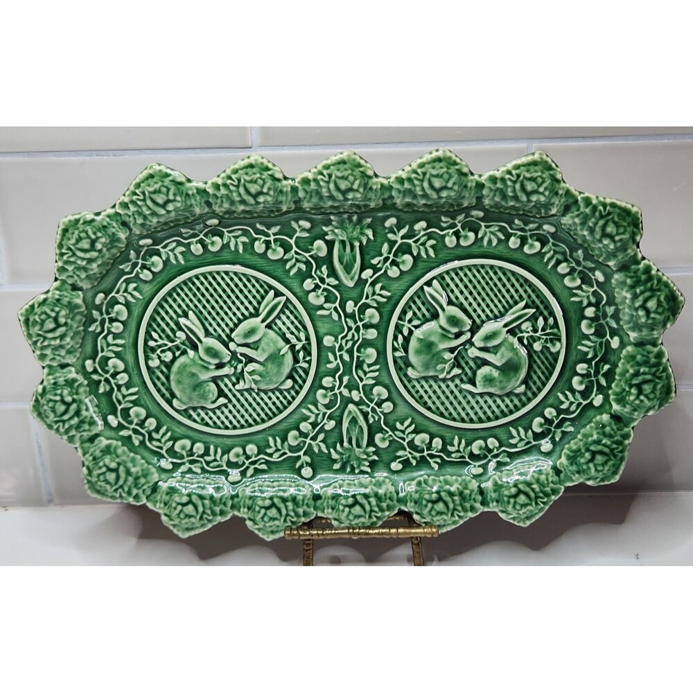Vintage BORDALLO PINHEIRO Portugal 13" Green Bunny Rabbit Lettuce Platter Tray